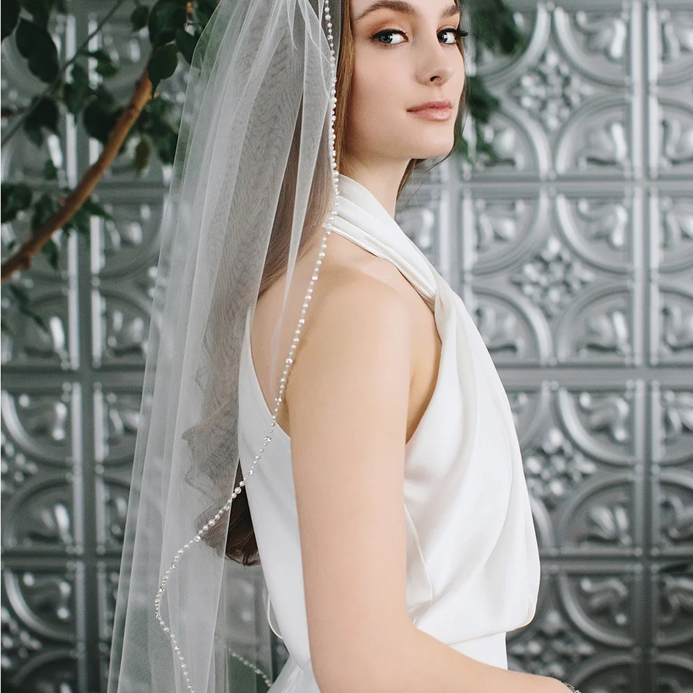 Dareth Colburn Shania Fingertip Length Veil